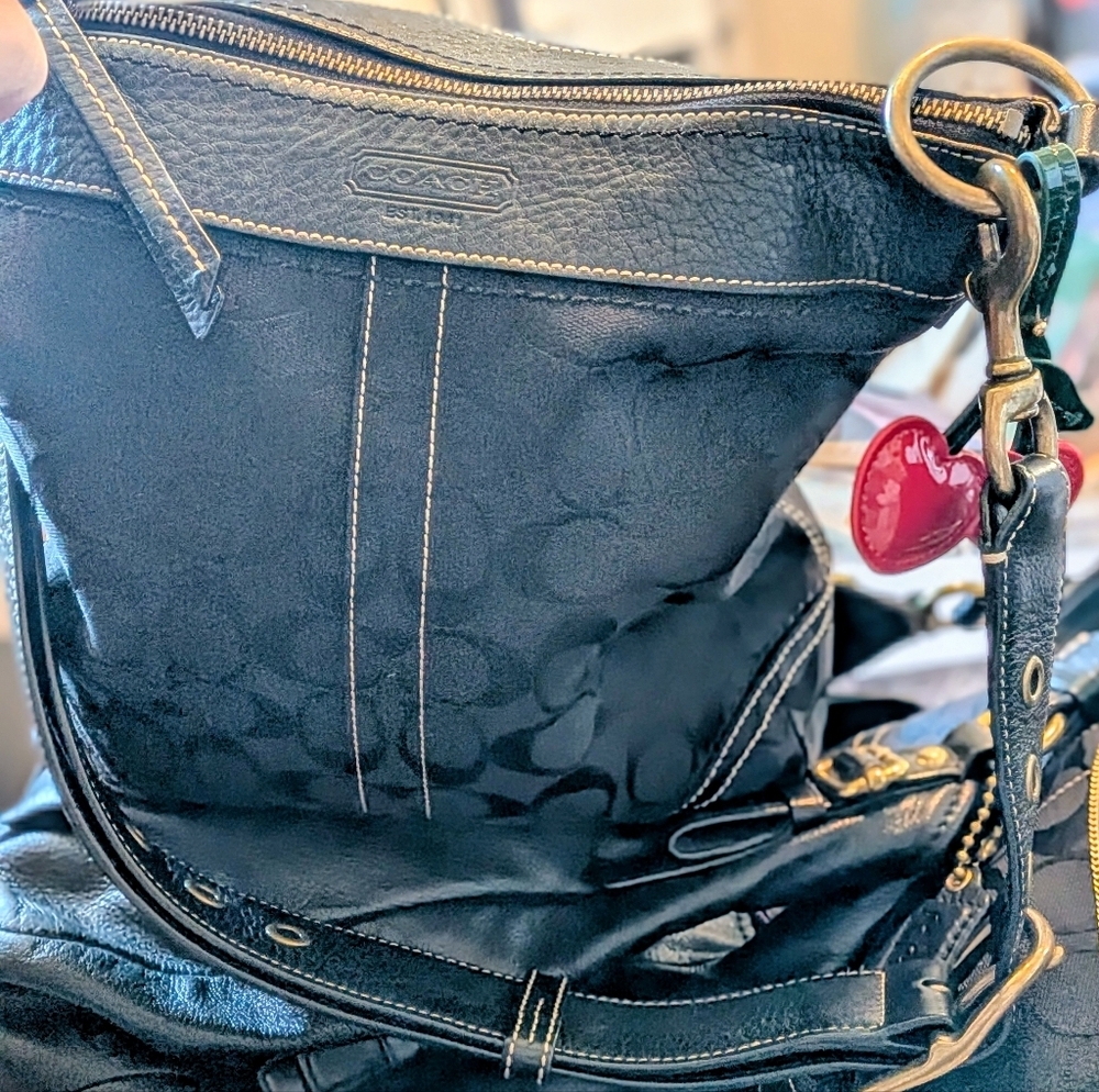 Coach Vintage Jacquard Brass Hardware‎ Thick Shoulder Crossbody